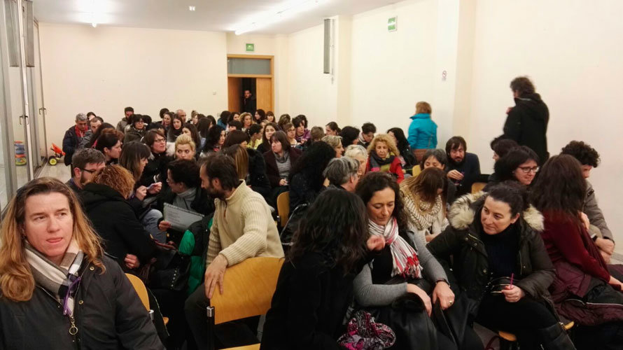 La asamblea celebrada por la Plataforma de Interinos Docentes de Navarra. CEDIDA