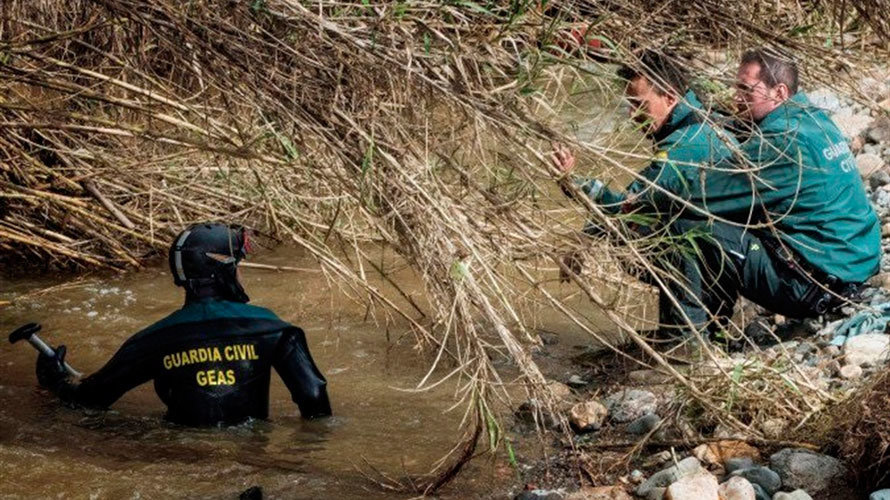 La Guardia Civil realiza labores de búsqueda del compañero que finalmente ha sido hallado muerto en un arroyo en Sevilla. GUARDIA CIVIL