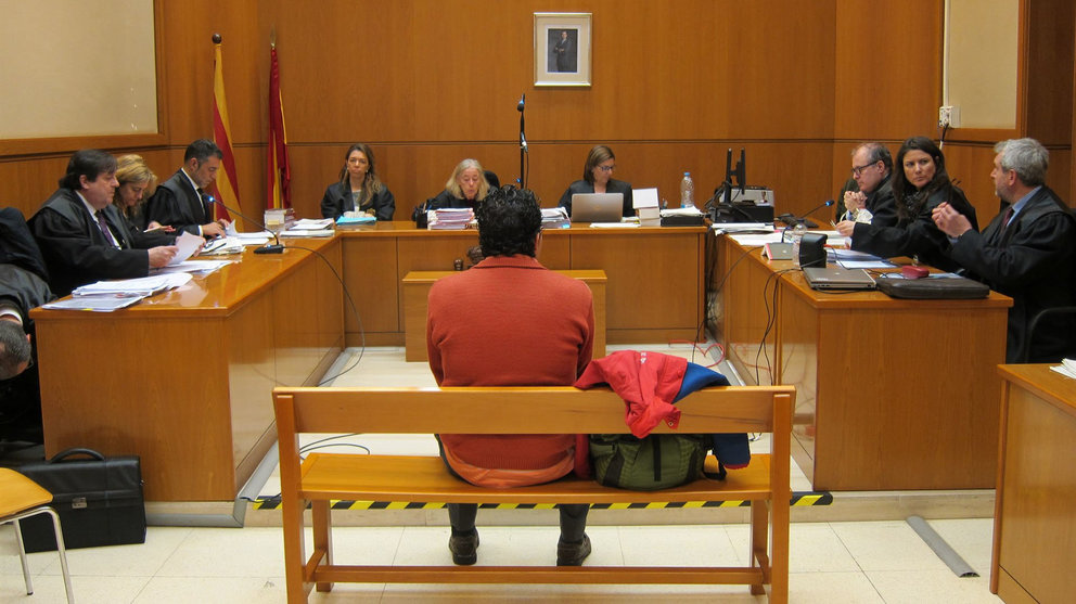 Imgen del juico al cuidador acusado de violar a una anciana de 86 años. EUROPA PRESS