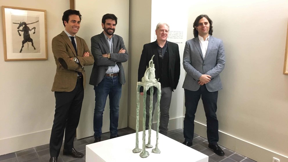 El presidente del ICO, Pablo Zalba, y el alcalde de Tudela, Eneko Larrarte, inauguran la exposición Maestros de la Escultura en la capital ribera CEDIDA (2)
