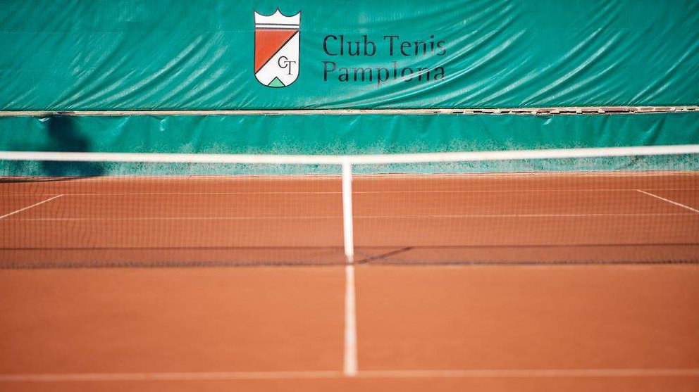 Imagen de una de las pistas del Club de Tenis de Pamplona, que celebra su centenario este año. CLUB TENIS