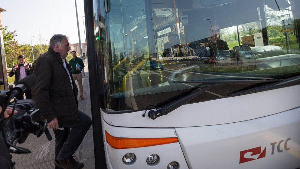 Apertura del servicio gratuito de autobús urbano que conecta el aparcamiento disuasorio de Trinitarios con el centro de Pamplona (028). IÑIGO ALZUGARAY
