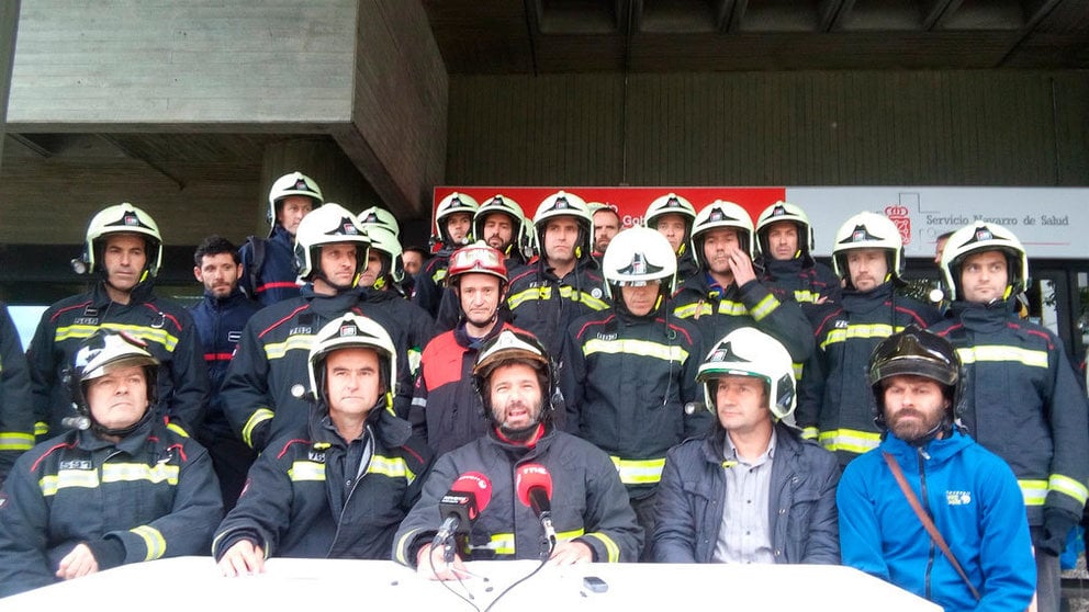 Efectivos de los bomberos de Navarra realizan una protesta en Pamplona. CEDIDA