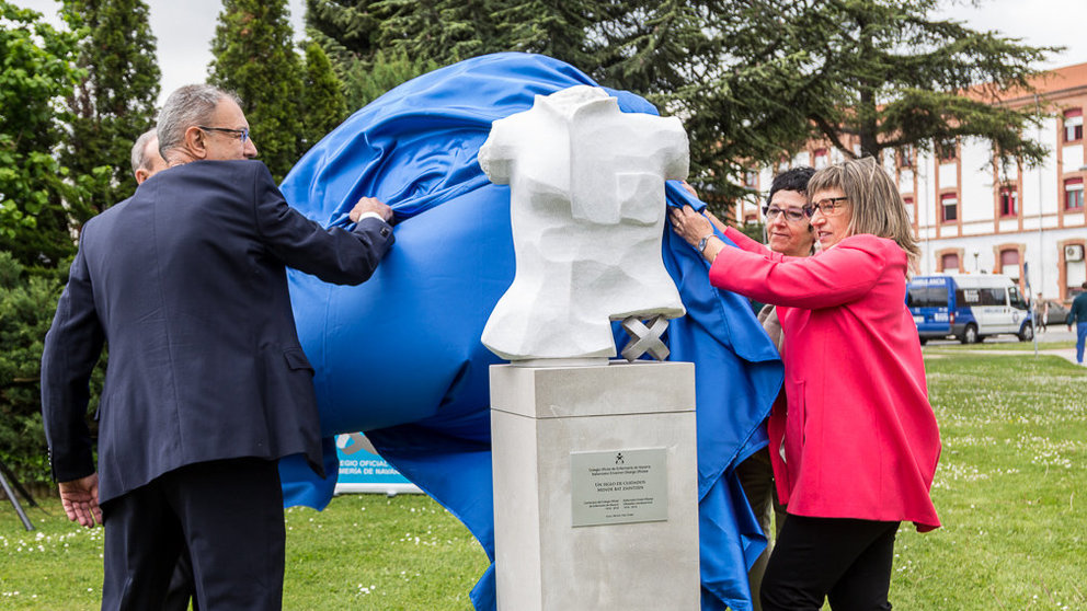 Inauguración de la escultura conmemorativa del centenario del Colegio de Enfermería de Navarra (13). IÑIGO ALZUGARAY