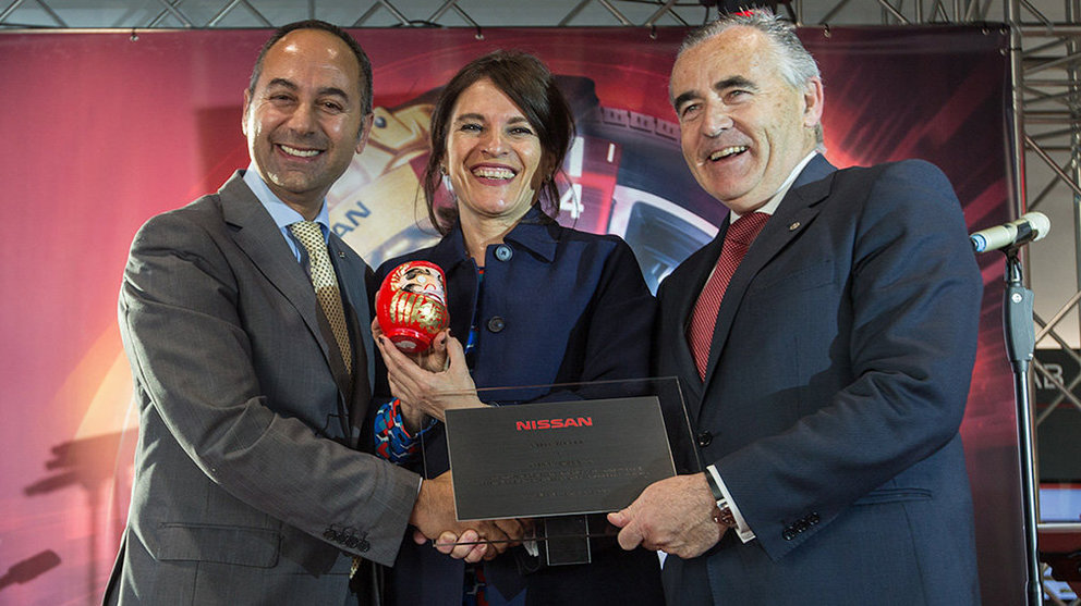Marco Toro, consejero y director general de Nissan Iberia, y Francisco Esparza, presidente de Unsain Motor, presentan la nueva imagen de su concesionario en Tudela CEDIDA