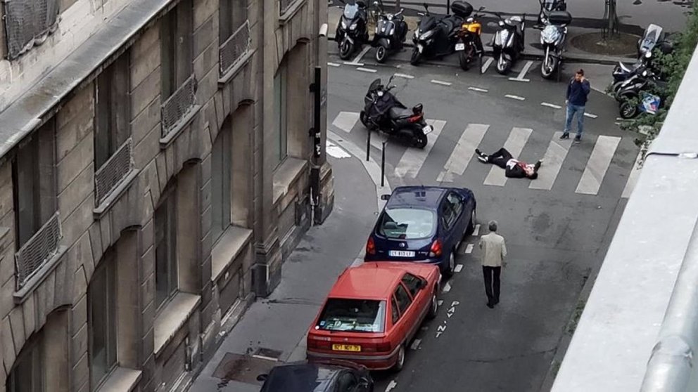 Imagen del posible atentado ocurrido este sábado por la tarde en París