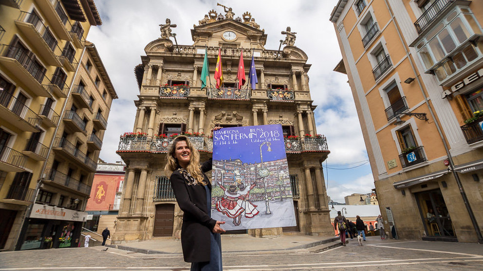 El Ayuntamiento de Pamplona ha dado a conocer el cartel ganador de los Sanfermines de 2018, obra de la pamplonesa Adriana Eransus (21). IÑIGO ALZUGARAY