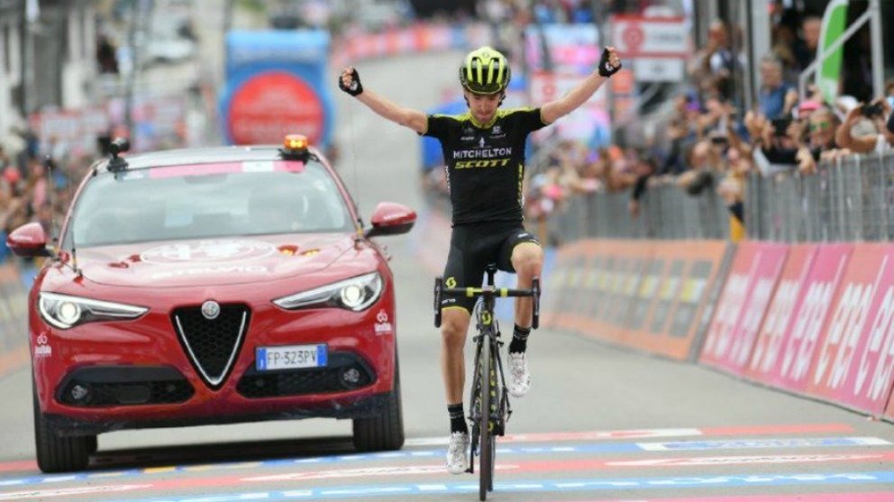 Mikel Nieve celebra su triunfo. Twitter Giro Italia.