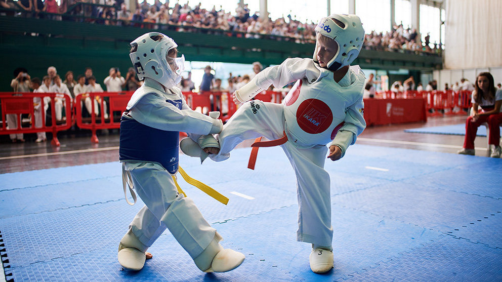 Dos niños durante el XXIII Torneo de Taekwondo del Club Tenis Pamplona. CLUB TENIS PAMPLONA