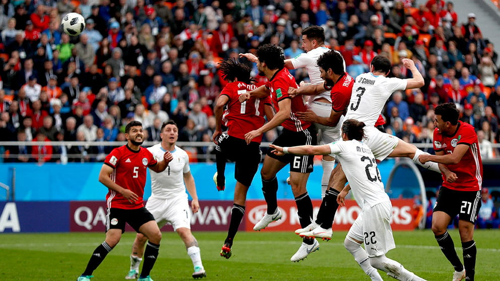 Ekaterinburg (Russian Federation), 15/06/2018.- Jose Gimenez of Uruguay (5R) scores the 1-0 during the FIFA World Cup 2018 group A preliminary round soccer match between Egypt and Uruguay in Ekaterinburg, Russia, 15 June 2018.