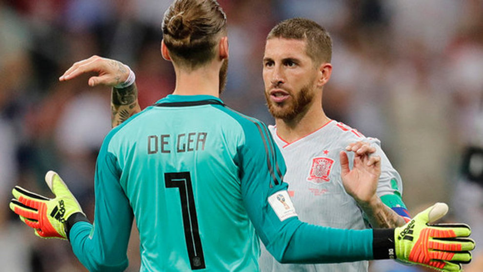 Sochi (Russian Federation), 15/06/2018.- Sergio Ramos (R) and goalkeeper David de Gea of Spain react after the FIFA World Cup 2018 group B preliminary round soccer match between Portugal and Spain in Sochi, Russia, 15 June 2018. 