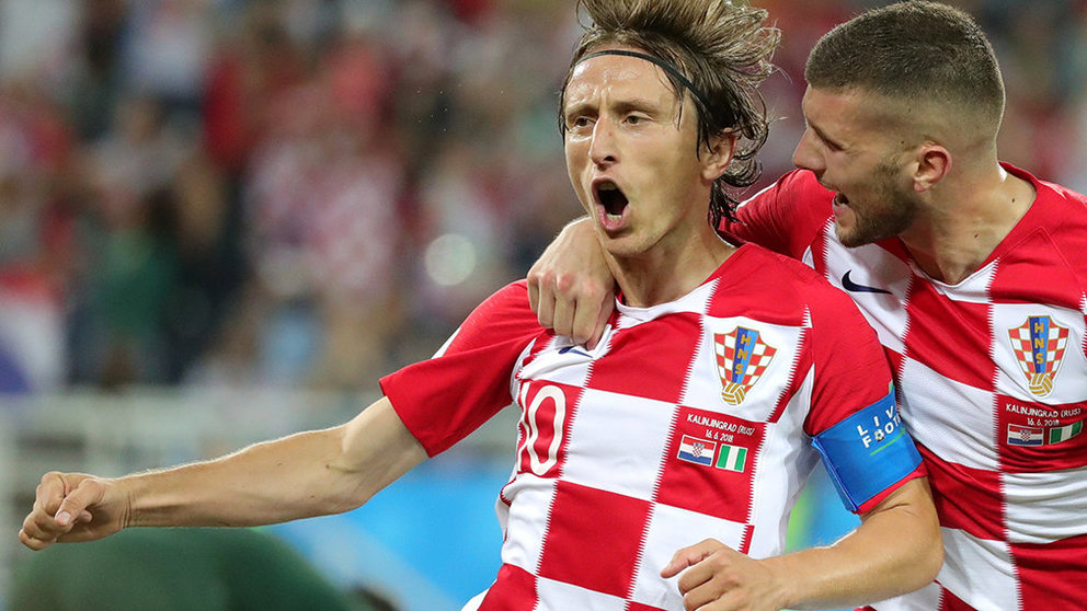 Kaliningrad (Russian Federation), 16/06/2018.- Luka Modric (L) of Croatia celebrates scoring the 2-0 lead from the penalty spot during the FIFA World Cup 2018 group D preliminary round soccer match between Croatia and Nigeria in Kaliningrad, Russia, 16 June 2018.
