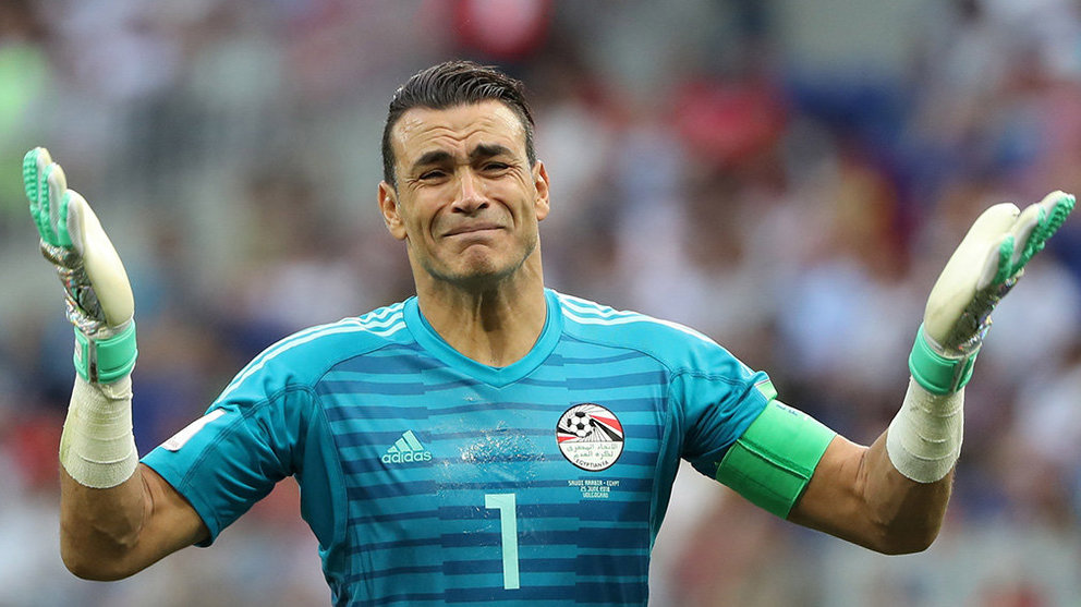 Volgograd (Russian Federation), 25/06/2018.- Goalkeeper Essam El-Hadary of Egypt reacts during the FIFA World Cup 2018 group A preliminary round soccer match between Saudi Arabia and Egypt in Volgograd, Russia, 25 June 2018. (RESTRICTIONS APPLY: Editorial Use Only, not used in association with any commercial entity - Images must not be used in any form of alert service or push service of any kind including via mobile alert services, downloads to mobile devices or MMS messaging - Images must appear as still images and must not emulate match action video footage - No alteration is made to, and no text or image is superimposed over, any published image which: (a) intentionally obscures or removes a sponsor identification image; or (b) adds or overlays the commercial identification of any third party which is not officially associated with the FIFA World Cup) (Egipto, Mundial de Fútbol, Arabia Saudita, Volgogrado, Rusia) EFE/EPA/ZURAB KURTSIKIDZE EDITORIAL USE ONLY EPA-EFE/ZURAB KURTSIKIDZE EDITORIAL USE ONLY