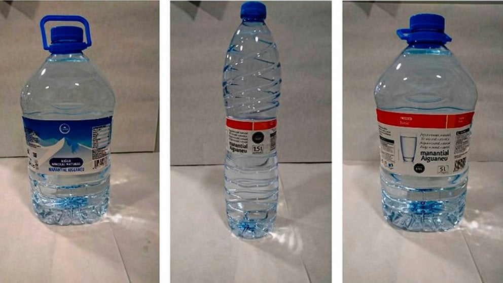 Imagen de los envases de agua retirados de los supermercados Eroski y Condis EUROPA PRESS