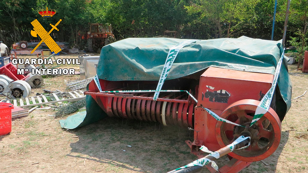 Imagen de la empacadora robada de una parcela agrícola de Castejón Foto GUARDIA CIVIL DE NAVARRA