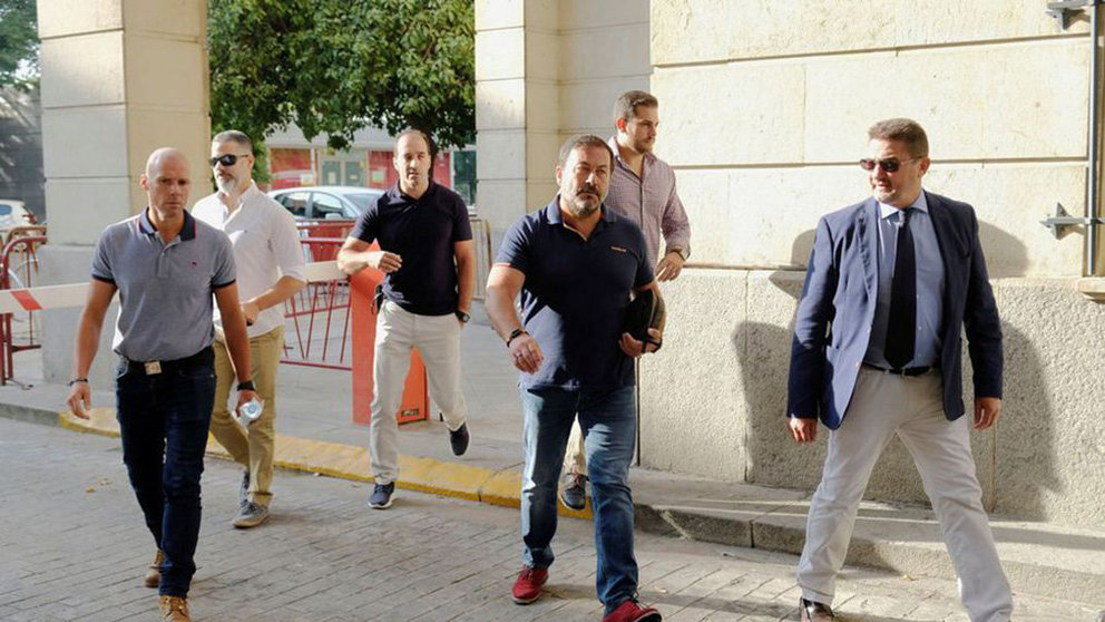 Los cuatro agentes de seguridad del centro comercial de Sevilla donde Ángel Boza robó unas gafas de sol EFE
