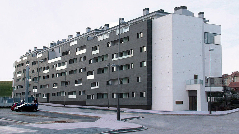 Imagen de un bloque recién construido de nuevas viviendas y pisos ARCHIVO