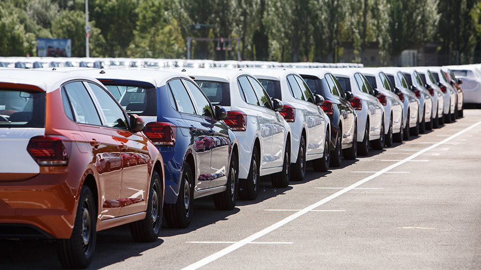 Una fila de coches en Volkswagen Navarra VOLKSWAGEN NAVARRA