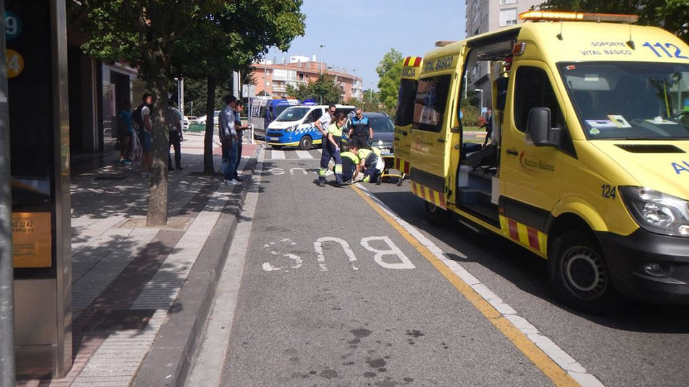Un peatón ha resultado atropellado en un paso de cebra de la calle Ermitagaña y ha tenido que ser evacuado en ambulancia al CHN Foto POLICÍA MUNICIPAL DE PAMPLONA