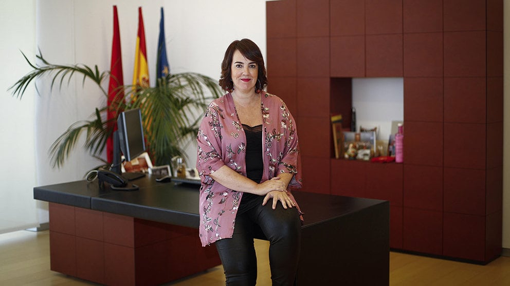GRAF8227. PAMPLONA, 08/09/2018.- La presidenta del Parlamento de Navarra, Ainhoa Aznárez, durante la entrevista concedida a Efe con motivo del inicio del curso político, en donde niega que exista "desunión" en el cuatripartito que sustenta al Gobierno, como denuncia la oposición, y ha confiado en que esta fórmula de colaboración entre Geroa Bai, EH Bildu, Podemos e I-E se reedite tras las elecciones de 2019. EFE/Villar López
