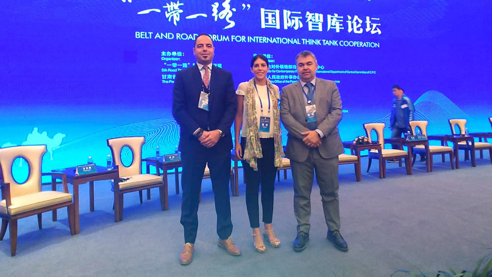 De izquierda a derecha, los socialistas navarros Ramón Alzórriz, Adriana Maldonado y Santos Cerdán en China. CEDIDA