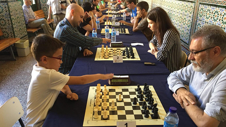Partidas de ajedrez en el torneo jugado en Tudela. Cedida.