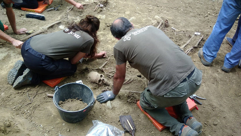 Restos mortales desenterrados en Etxalaz