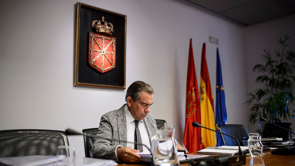 El expresidente del Consejo de Administración de Caja de Ahorros de Navarra, José Antonio Asiáin, comparece en la comisión de investigación sobre la desaparición de Caja Navarra. PABLO  (2)