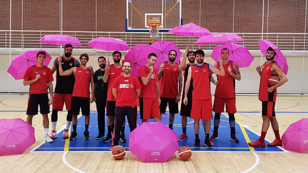 El Basket Navarra apoya la lucha contra el cáncer de mama. Cedida.