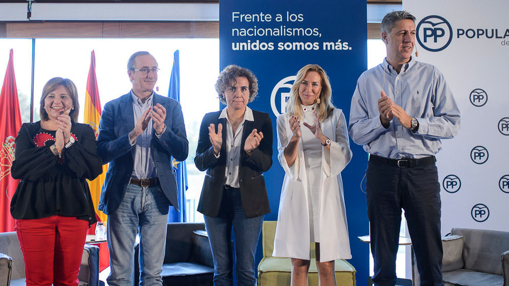 Ana Beltrán, Alfonso Alonso, Isabel Bonig, Xavier García Albiol y Dolors Monserral en un acto organizado por el Partido Popular de Navarra. PABLO LASAOSA 14