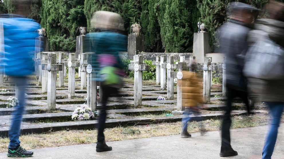 Cementerio Municipal de San José de Pamplona en el día de Todos los Santos (34). IÑIGO ALZUGARAY