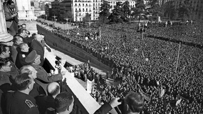 Manifestación en la plaza de Oriente el 9 de diciembre de 1946, contra la injerencia extranjera.