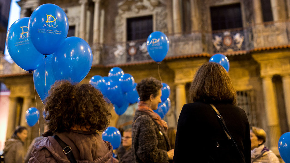 La Asociación Navarra de Diabetes celebra el Día Mundial de la Diabetes con un acto en la plaza del Ayuntamiento de Pamplona (01). IÑIGO ALZUGARAY
