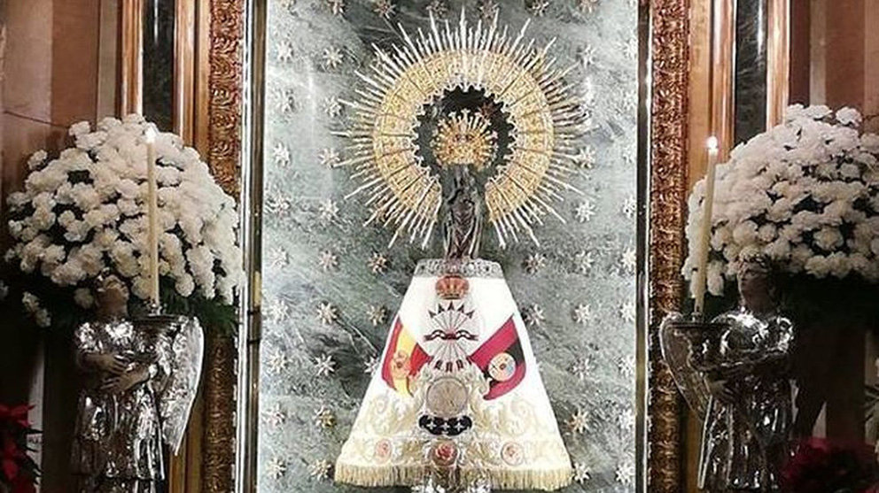 La Virgen del Pilar con el manto con la enseña de la Falange TWITTER