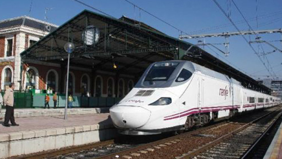 Tren Alvia en la estación de Pamplona. 20 minutos