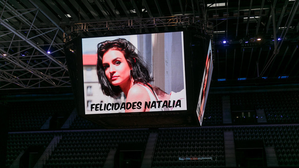 Amigos y familiares de Natalia (OT) se reúnen en el Navarra Arena para grabar una felicitación sorpresa por su cumpleaños (01). IÑIGO ALZUGARAY