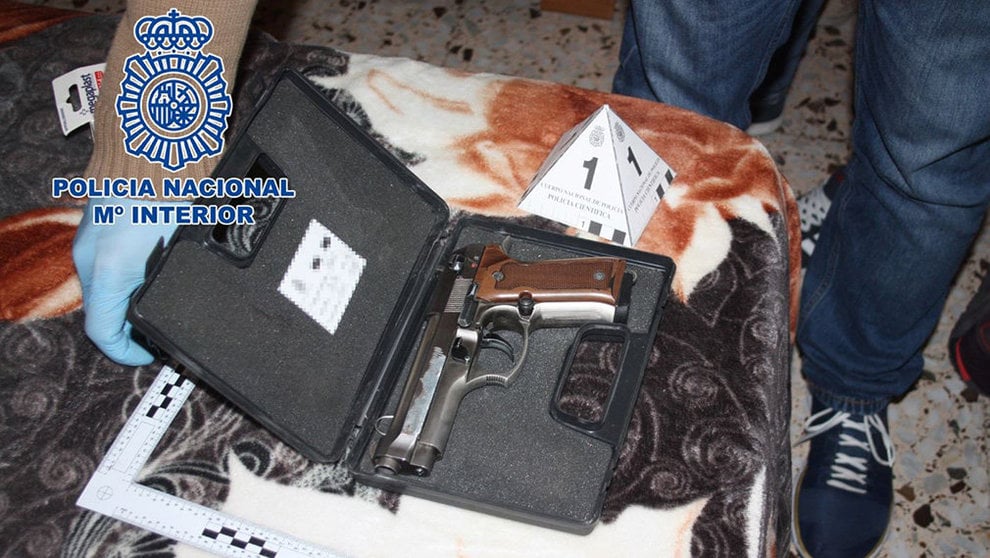 Pistola con la que era amenazada la joven retenida en Murcia POLICÍA NACIONAL