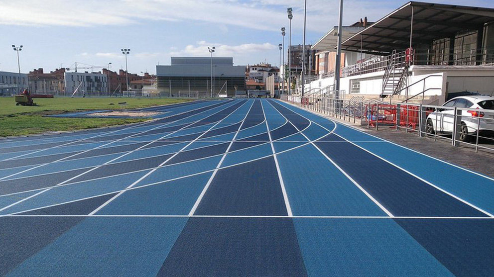 Las nuevas pistas de atletismo del estadio Larrabide. Twitter Pedro Gabilondo.