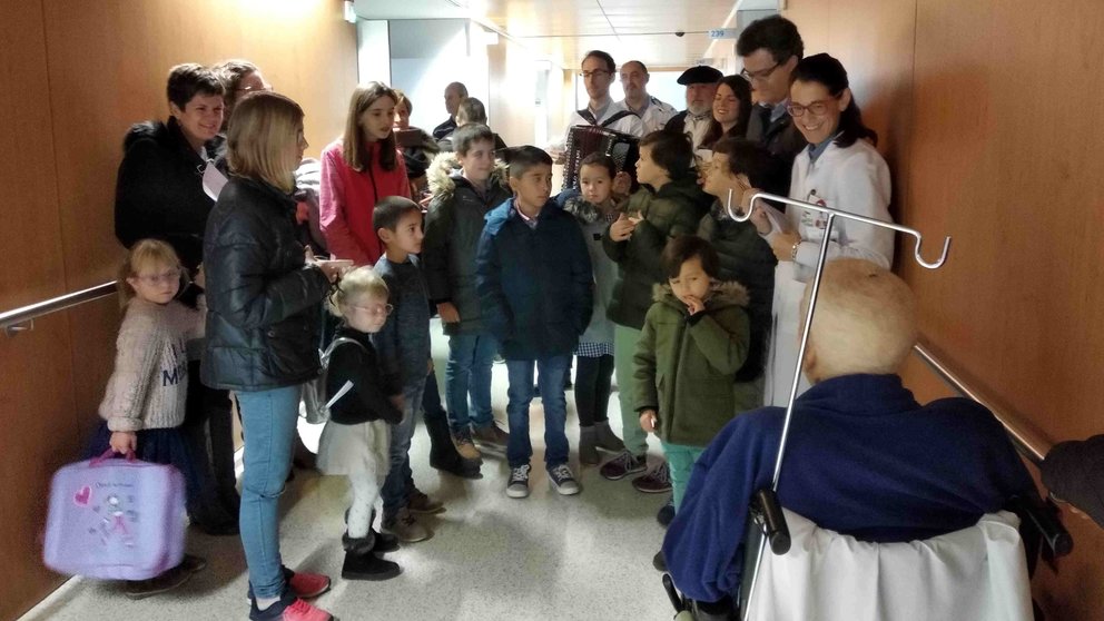 Niños visitan a ingresados en el hospital San Juan de Dios CEDIDA (2) (1)