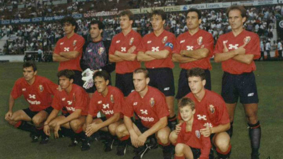 Equipo titular de Osasuna en la temporada 1990-91.