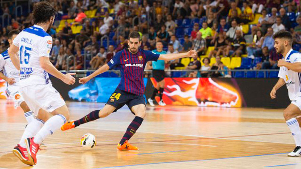 Adrián Ortego en acción con el FC Barcelona. Twitter FCB fútbol sala.