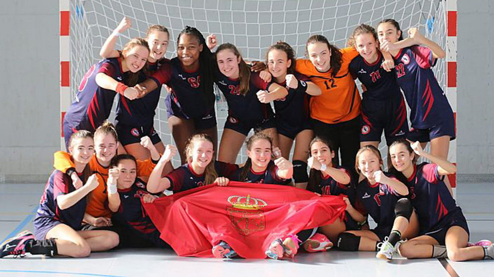 Las chicas de la selección Navarra se exhiben en el campeonato de España. Foto FNB.