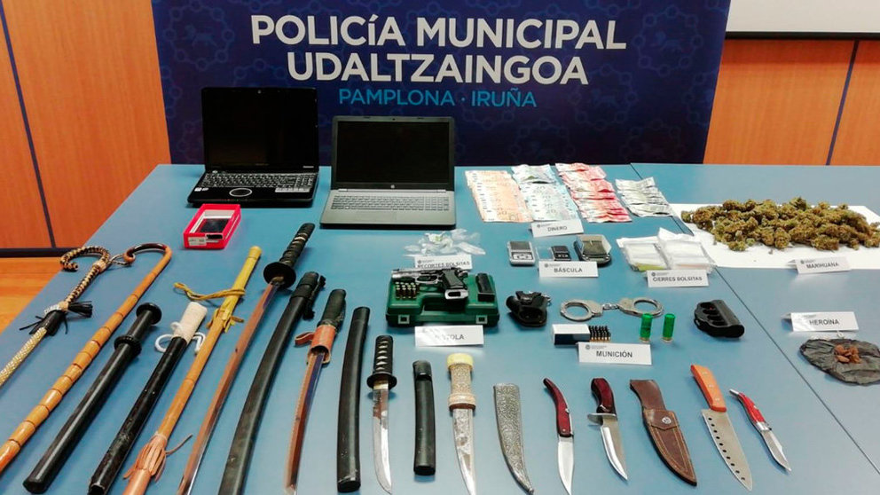Drogas y armas que se han incautado en dos viviendas de la Rochapea POLICÍA MUNICIPAL