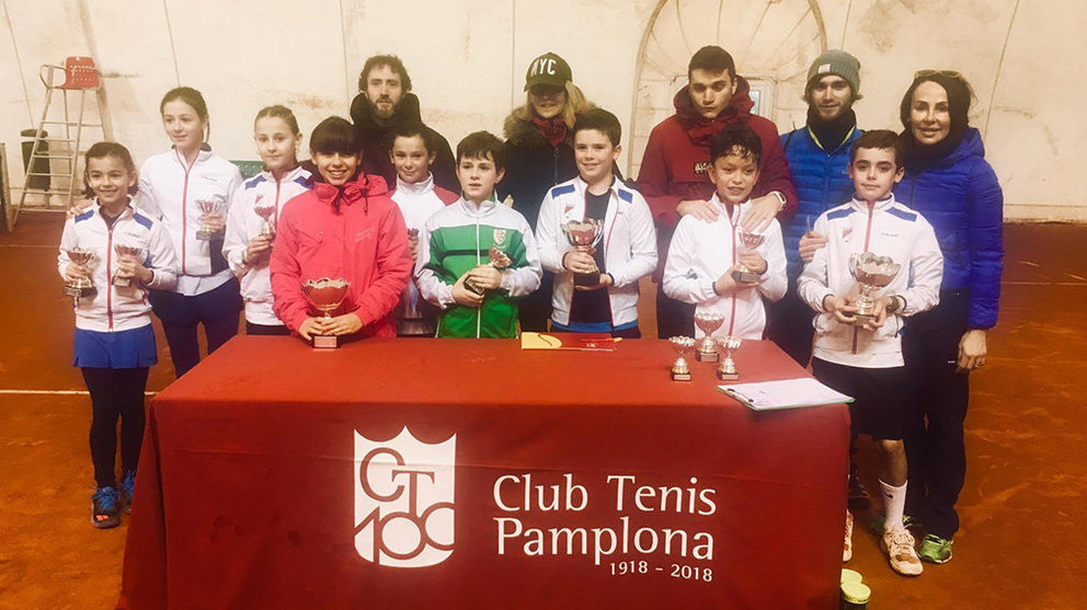Participantes en el torneo alevín del club deTenis Pamplona. Cedida FNT.