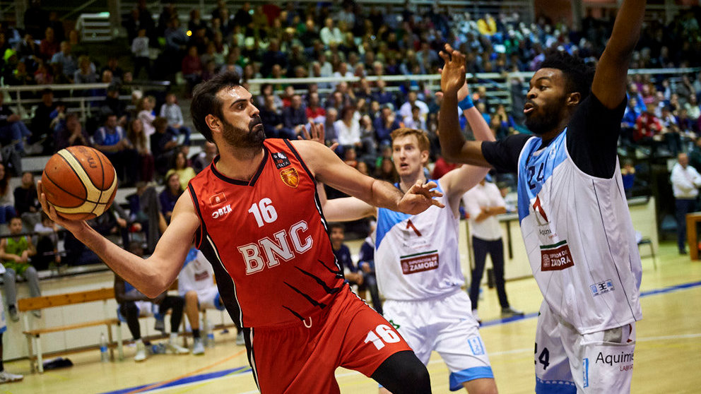 El Basket navarra se enfrenta al Baloncesto Zamora en el pabellón Arrosadía 15