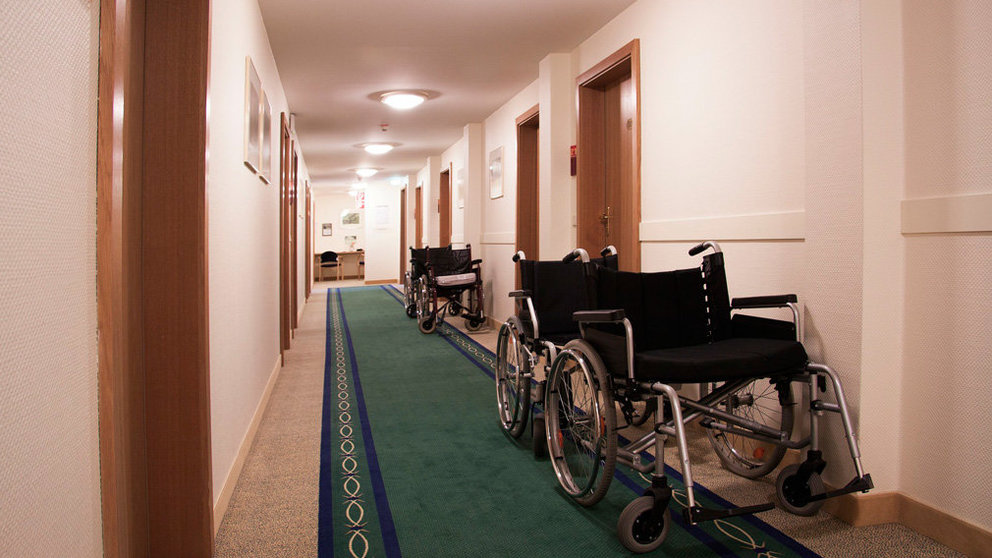 Varias sillas de ruedas aparcadas en una residencia para personas dependientes. ARCHIVO