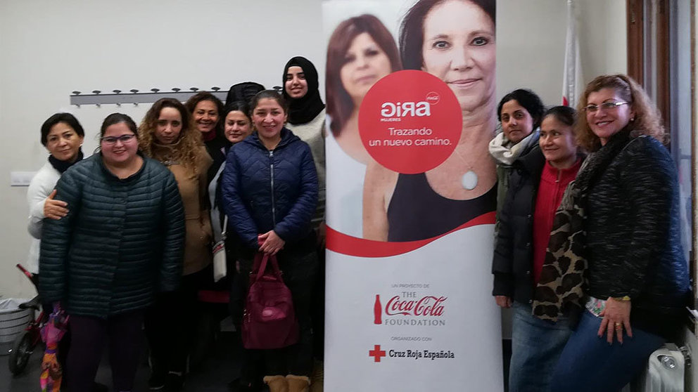 Las participantes en el proyecto GIRA Mujer, desarrollado por el Plan de Empleo de Cruz Roja, en Tudela, con la financiación de Coca-Cola. CEDIDA