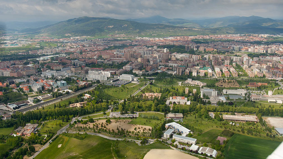 Una vista panorámica del campus de la Universidad de Navarra en Pamplona.