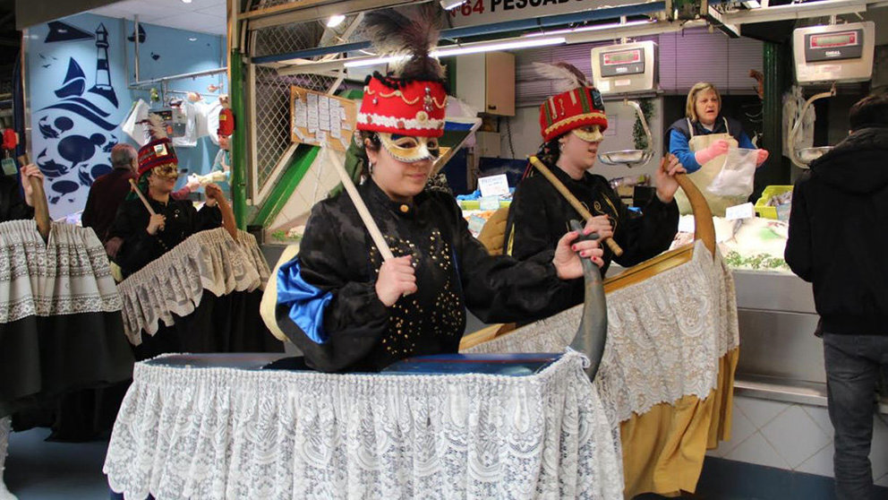 Imagen del carnaval celebrado en el mercado de Santo Domingo de Pamplona IGNACIO SOLLA