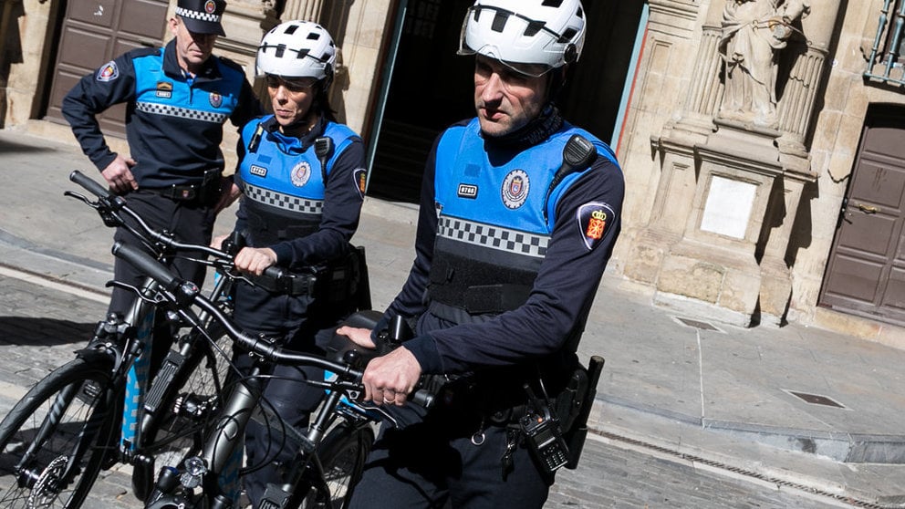 Presentación de la nueva patrulla en bicicleta de la Policía Municipal de Pamplona (03). IÑIGO ALZUGARAY